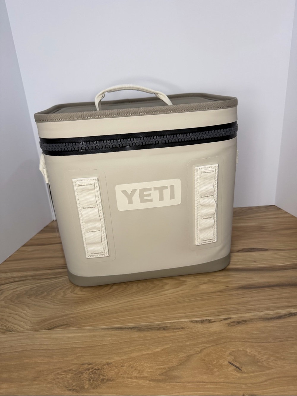 Yeti Hopper Flip 12 Cape Taupe NWT - Picture 2 of 6